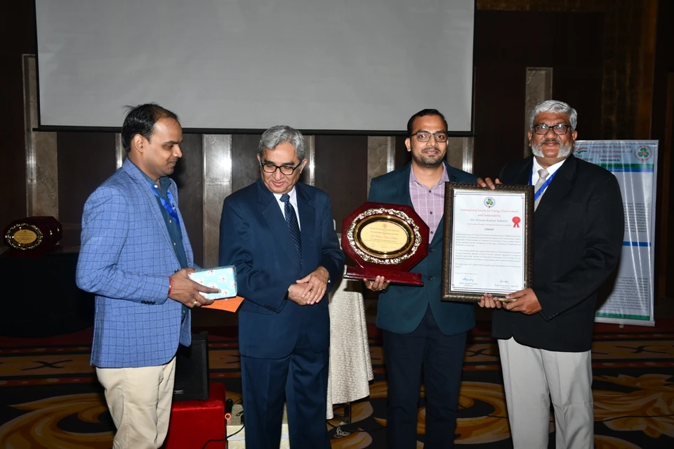 Award presentation from the ISEES archive, photograph 5